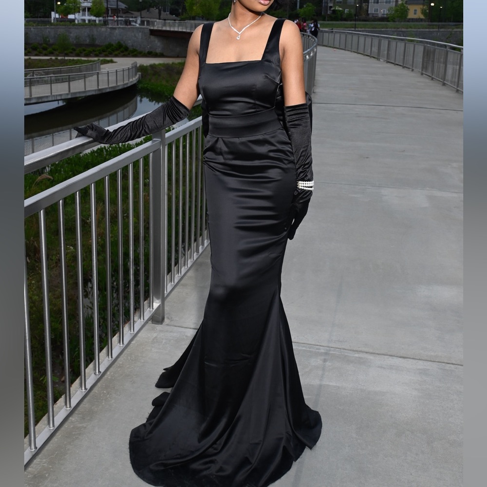 ANGELINA OVERSIZED BOW GOWN- BLACK